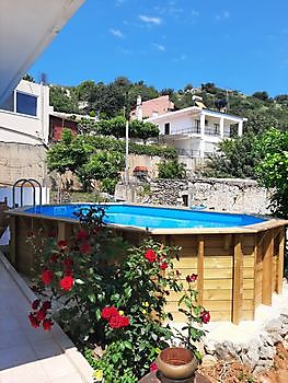 Zwembad voor heerlijke verkoeling in warme dagen. Crete Joy Georgioupolis